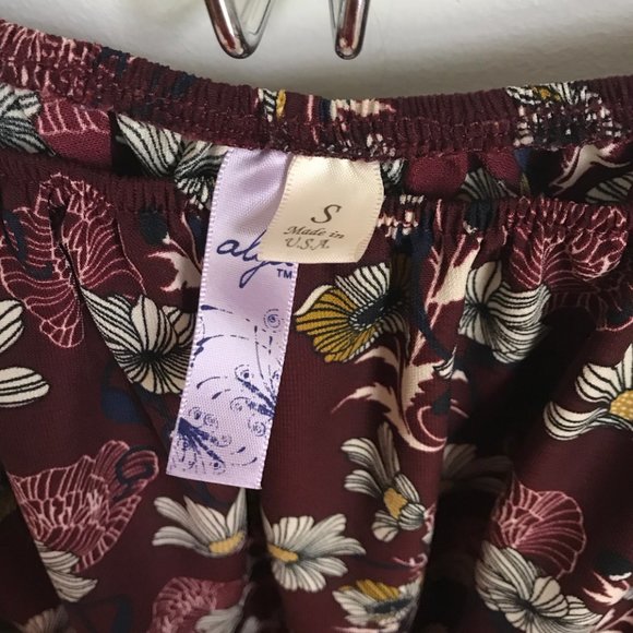 Maroon off the shoulder flowery top - Picture 3 of 3